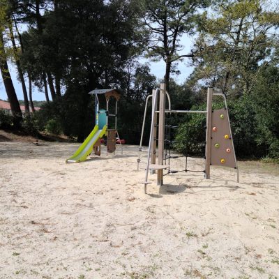 Espace loisirs extérieurs, aire de jeux pour les enfants